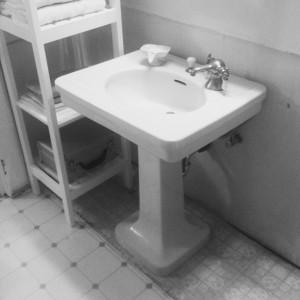 Installed pedestal sink